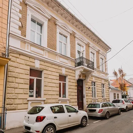 Old Town Apartment *